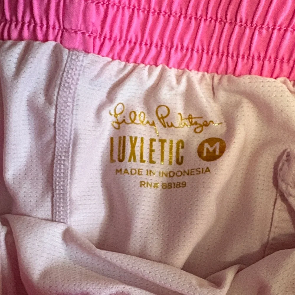 🔥Lilly Pulitzer Luxeletic Women's Pink Athletic Shorts Size M - Picture 2 of 5